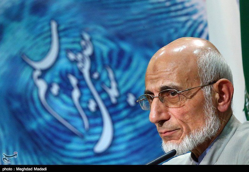 میرسلیم میگوید که جهانگیری پسر خوبی است اما تجربه کار ندارد